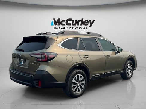 Used 2022 Subaru Outback Premium AWD/4WD image 6