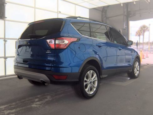 Used 2018 Ford Escape SE w/ Ford Safe & Smart Package AWD/4WD image 4