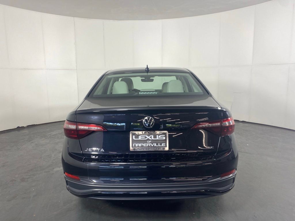 Used 2024 Volkswagen Jetta SE FWD image 7