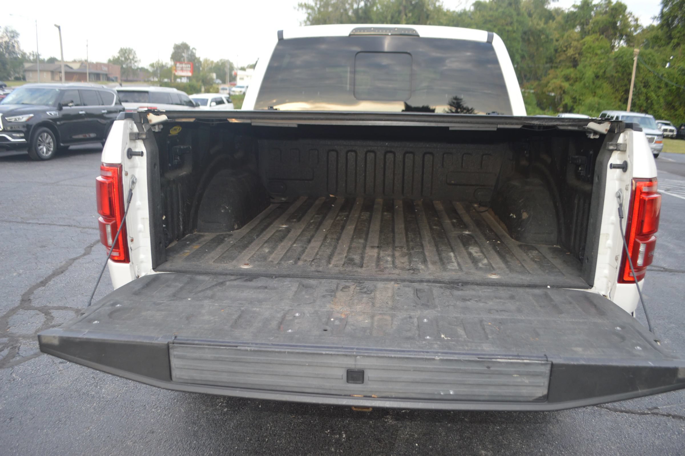 Used 2015 Ford F150 Lariat w/ Equipment Group 501A Mid AWD/4WD image 6