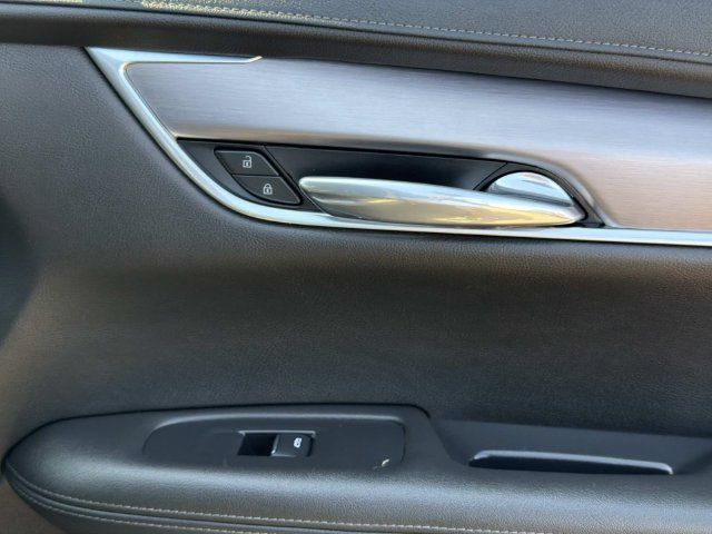 Used 2023 Cadillac XT6 Luxury w/ LPO, Floor Liner Package FWD image 20