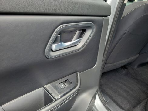 Certified 2025 Nissan Rogue SV AWD/4WD image 22