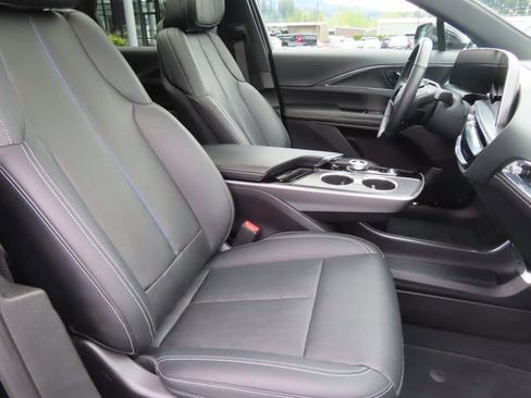 Used 2024 Cadillac Lyriq Luxury AWD/4WD image 44