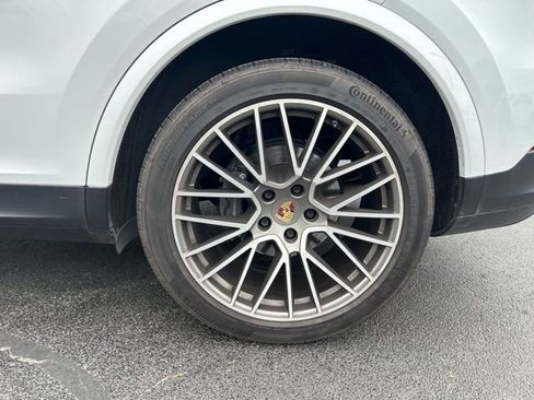 Used 2023 Porsche Cayenne Coupe image 11