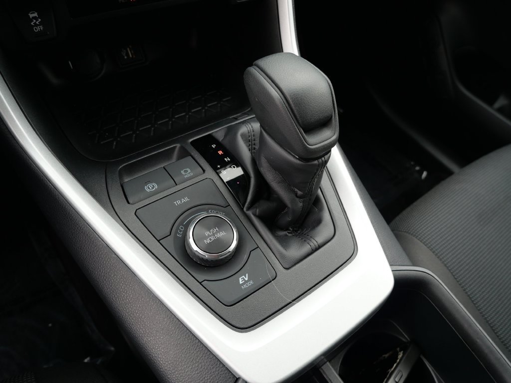 Certified 2025 Toyota RAV4 LE AWD/4WD image 23