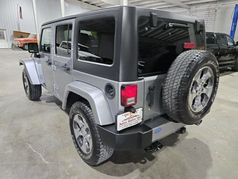 Used 2017 Jeep Wrangler Unlimited Sahara w/ Connectivity Group image 8