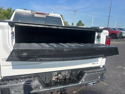 Used 2021 GMC Sierra 1500 SLT w/ SLT Premium Plus Package AWD/4WD image 10