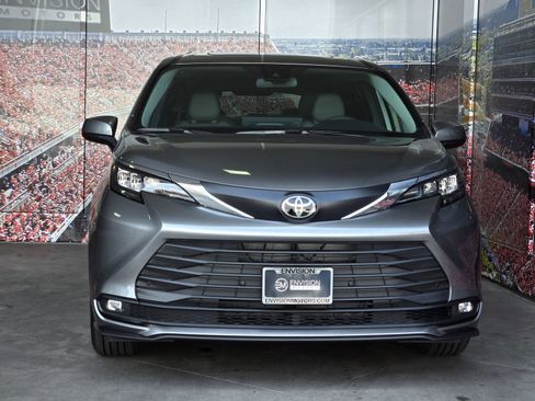 New 2026 Toyota Sienna XLE image 2