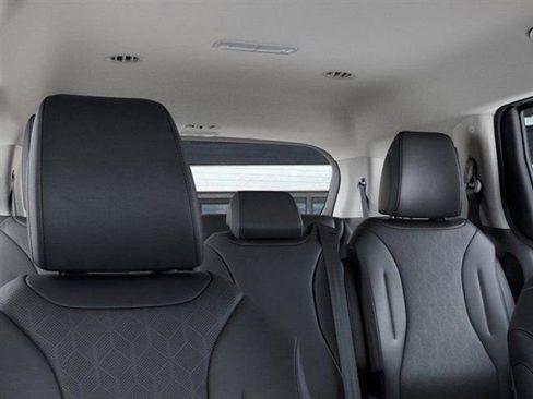 New 2026 Kia Carnival EX image 27