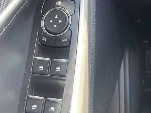 Used 2022 Ford Explorer XLT w/ Equipment Group 202A AWD/4WD image 25