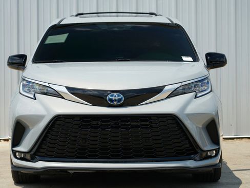 Used 2023 Toyota Sienna XSE image 7
