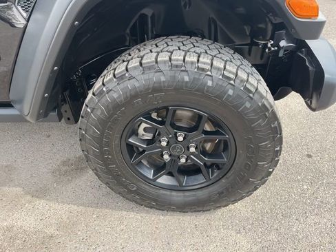 Used 2025 Jeep Wrangler Unlimited Sport AWD/4WD image 15