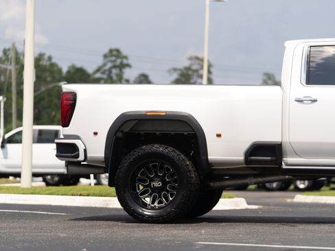 Used 2024 GMC Sierra 3500 Denali Ultimate AWD/4WD image 6
