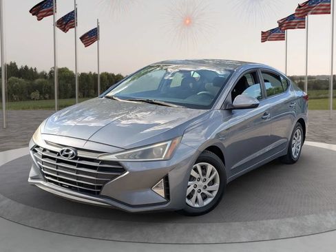 Used 2019 Hyundai Elantra SE w/ Cargo Package FWD image 3