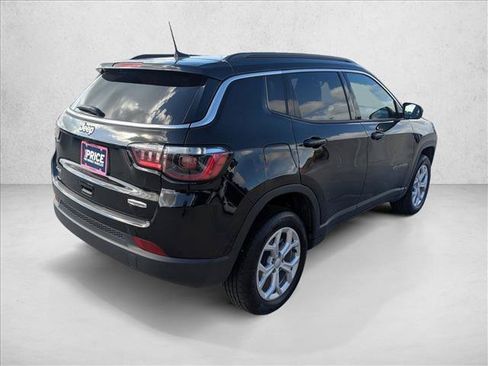 Used 2024 Jeep Compass Latitude AWD/4WD image 5