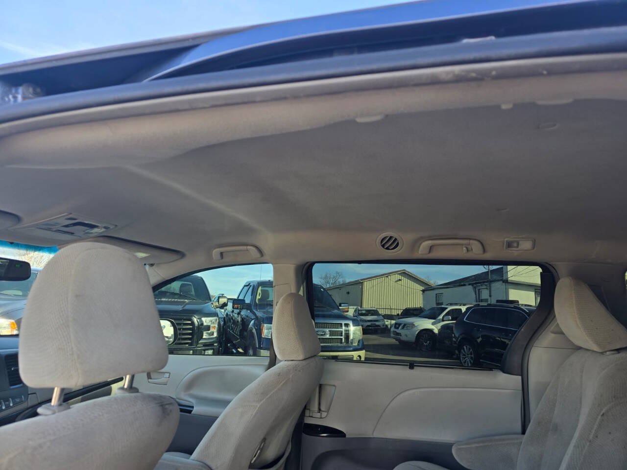 Used 2014 Toyota Sienna LE FWD image 14