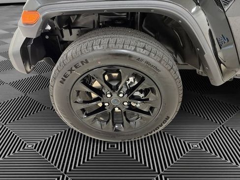 Used 2025 Jeep Wrangler Unlimited Sahara w/ Safety Group AWD/4WD image 9