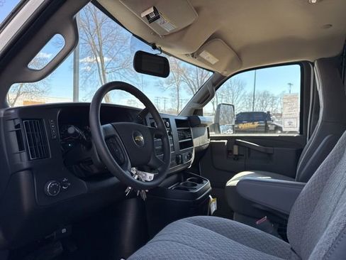 New 2025 Chevrolet Express 4500 w/ Power Convenience Package RWD image 16