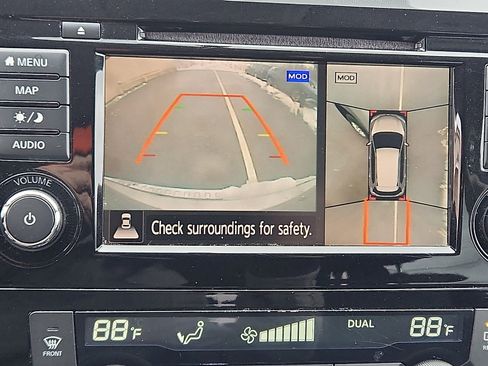 Used 2018 Nissan Rogue SV w/ Premium Package image 21