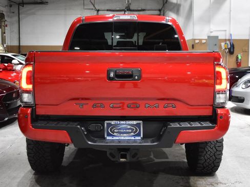 Used 2020 Toyota Tacoma TRD Off-Road w/ Technology Package AWD/4WD image 9