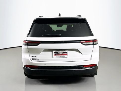 Used 2024 Jeep Grand Cherokee Altitude AWD/4WD image 6