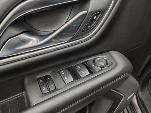 Used 2021 Chevrolet Tahoe Z71 image 25