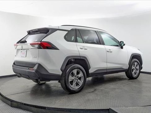 Used 2025 Toyota RAV4 XLE FWD image 8