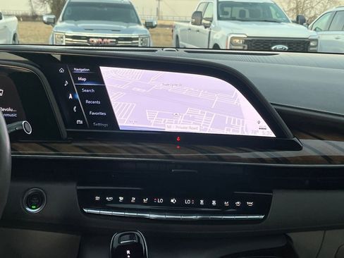 Used 2022 Cadillac Escalade ESV Premium Luxury Platinum image 25