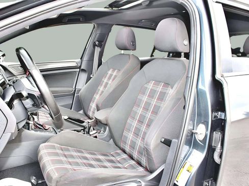 Used 2018 Volkswagen GTI SE image 20