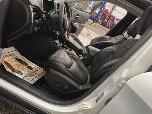 Certified 2022 Jeep Cherokee Limited image 16