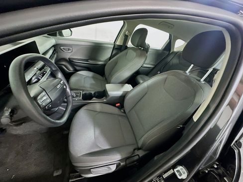 Used 2025 Kia K4 LXS image 13