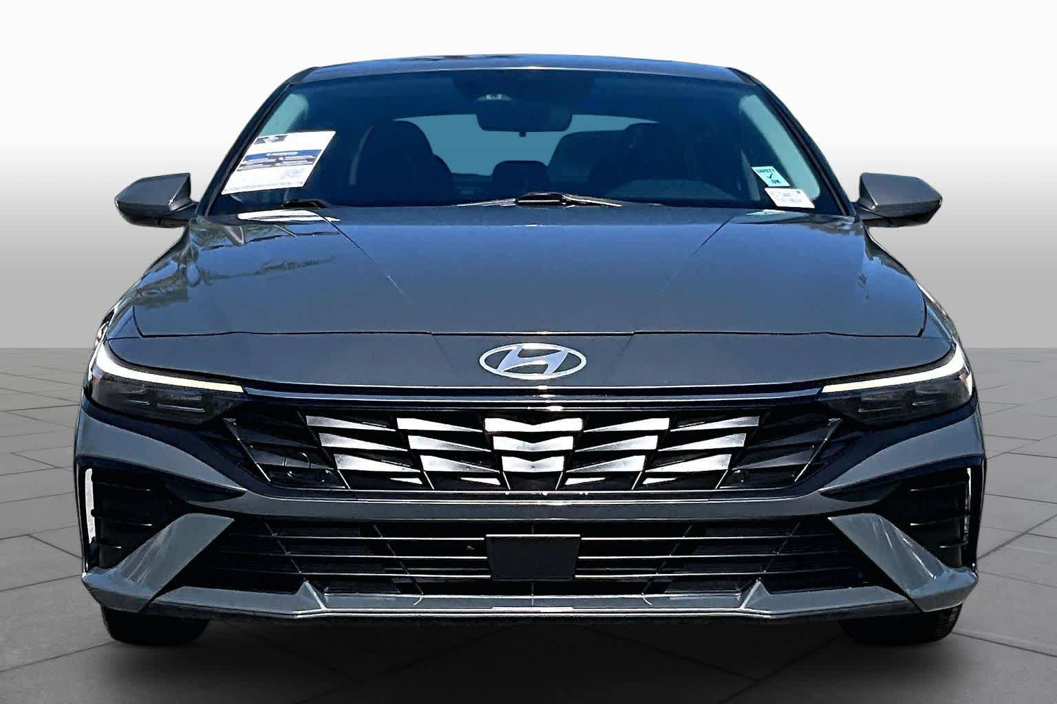 Used 2024 Hyundai Elantra SEL w/ Convenience Package FWD image 3