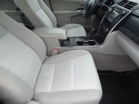 Used 2017 Toyota Camry LE FWD image 13