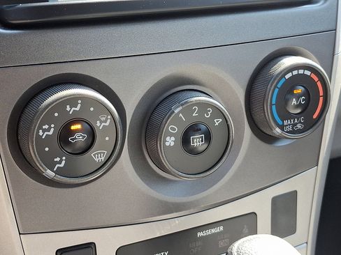 Used 2013 Toyota Corolla LE image 16