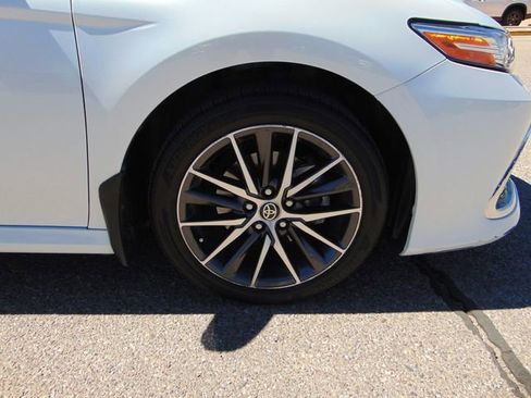 Used 2022 Toyota Camry XLE image 27