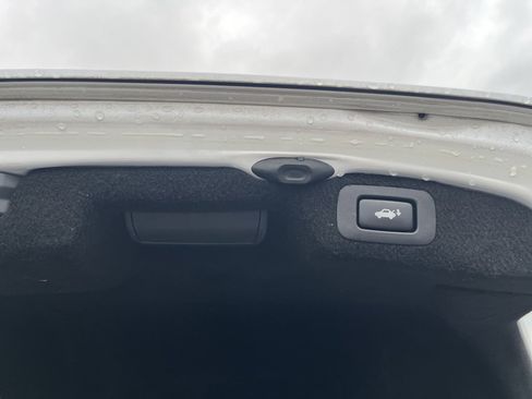 Used 2011 Lexus LS 460 w/ Comfort Pkg image 32