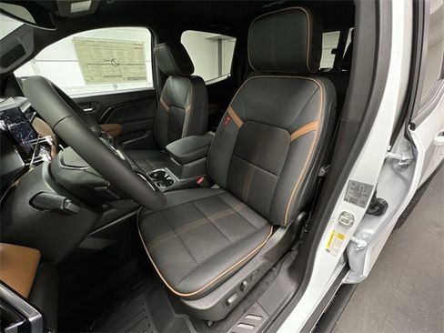 New 2025 GMC Canyon AT4 w/ Nightfall Edition image 19