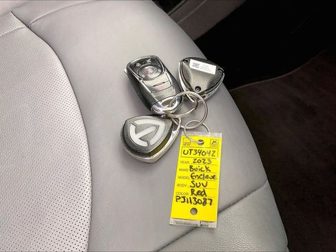 Used 2023 Buick Enclave Essence image 11