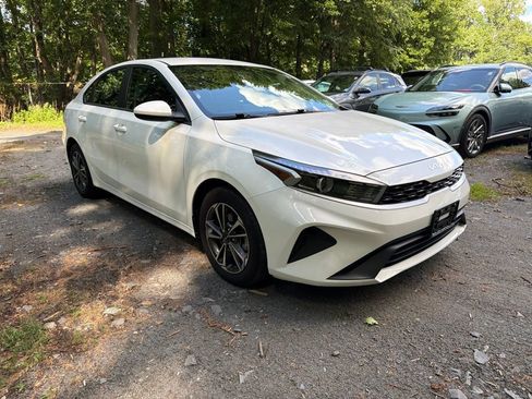 Used 2023 Kia Forte LXS FWD image 2