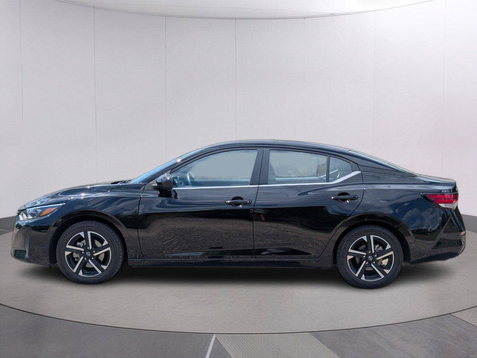 Used 2025 Nissan Sentra SV FWD image 2