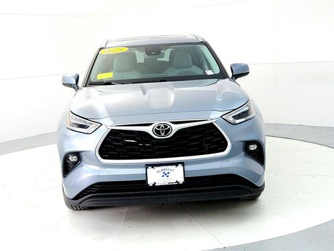 Certified 2021 Toyota Highlander XLE image 8