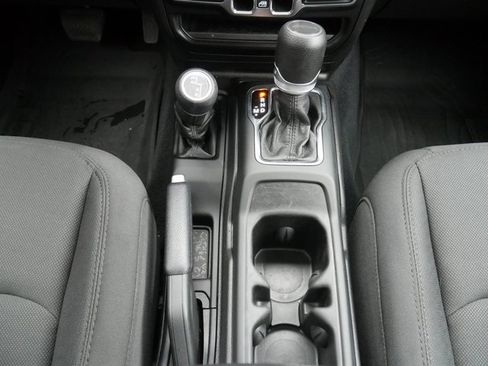 Used 2022 Jeep Gladiator Sport image 23