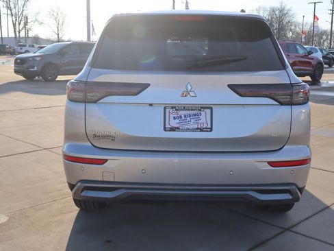 Used 2025 Mitsubishi Outlander SE image 7
