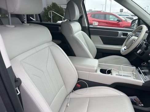 Used 2025 Hyundai Santa Fe SEL image 6