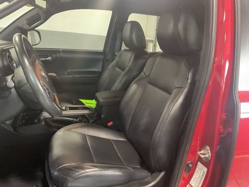 Used 2020 Toyota Tacoma Limited AWD/4WD image 18