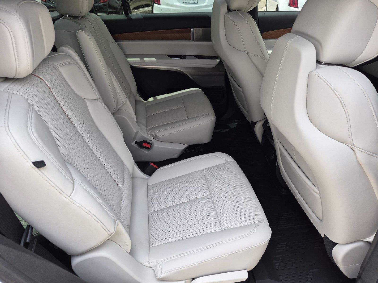 New 2027 Cadillac Vistiq Sport w/ LPO, Floor Liner Package AWD/4WD image 29