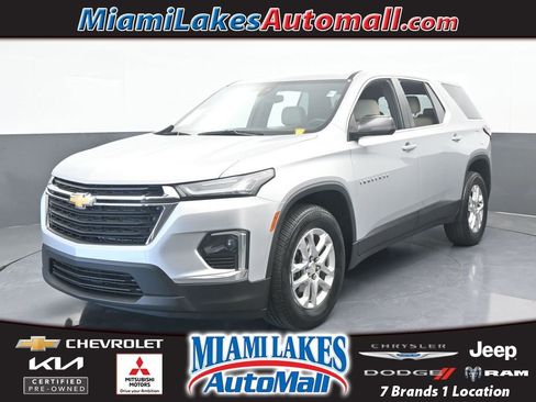 Used 2022 Chevrolet Traverse LS image 1