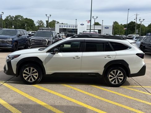 Used 2023 Subaru Outback Premium AWD/4WD image 10