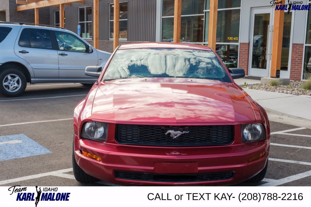 Used 2005 Ford Mustang Premium RWD image 2