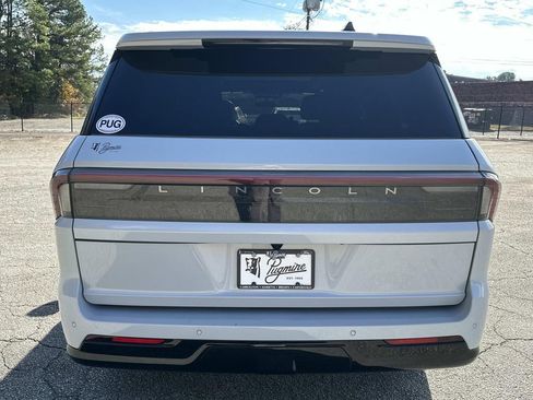 New 2025 Lincoln Navigator L Reserve w/ Jet Appearance Package image 6